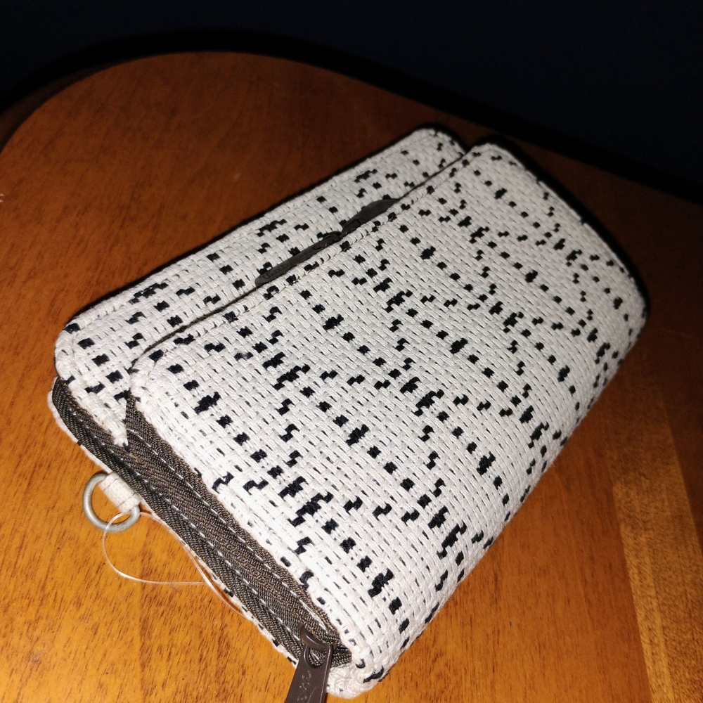 NWT Thirty-One Perfect Cents Wallet